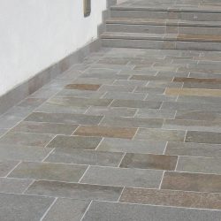Porphyry trentino risers with flames top